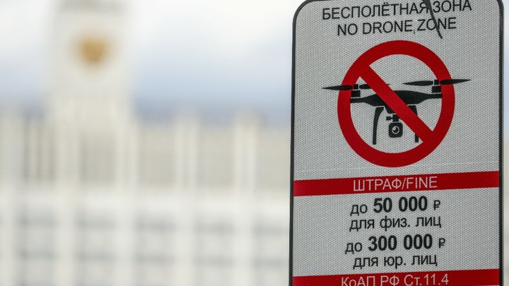 Дрон разрушил крышу павильона в Экспоцентре: Первые кадры с места появились в Сети