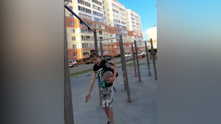 Ребенок получил травму на детской площадке в Кемерове