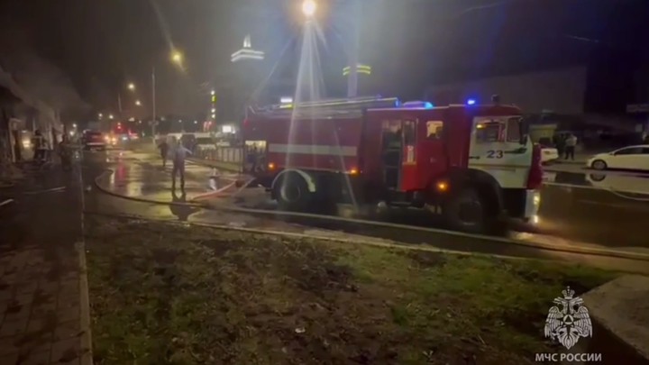В Ставрополье ликвидировали пожар в торговом комплексе
