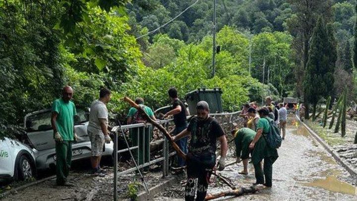 В Сочи три села частично остаются без света после ночного потопа