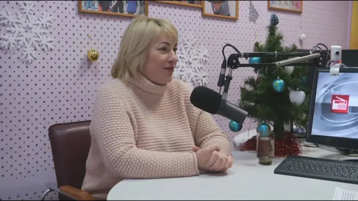 Доплатите, позорники! Экс-депутат в Кузбассе пригрозила лишить зарплаты сотрудников из-за дешёвых подарков