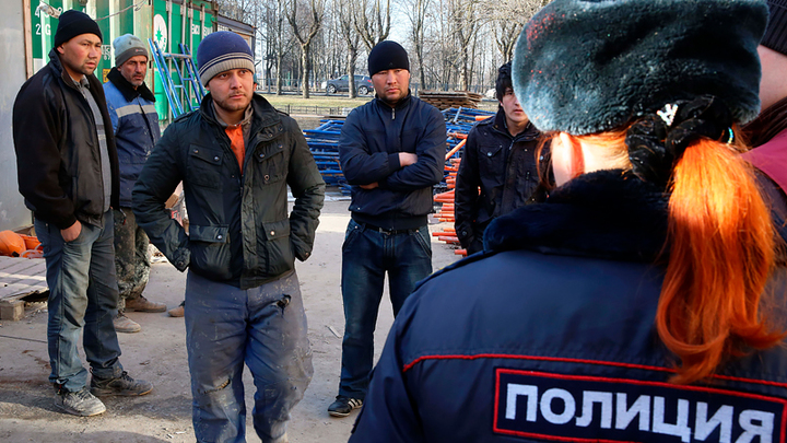 Власти задумали ввезти в Россию 2,5 миллиона мигрантов. Русским безработным не светит