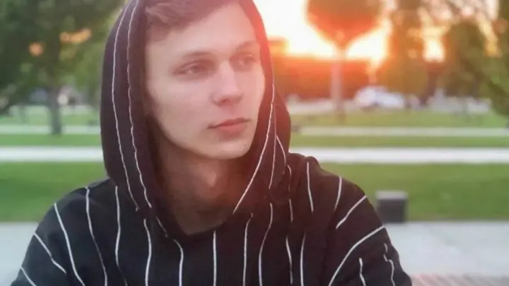 «Разбудил грохот, а за окном полыхало»: 22-летний житель Туапсе рассказал, как вытаскивал соседей из огня и искал пропавшую Леру