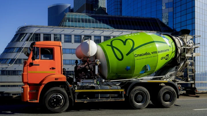 Это человек за рулём, а не просто исполнитель. Как Drivee и пассажиры по всей России поздравили водителей такси