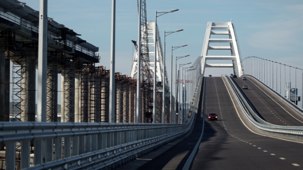 Мост сми. Мост в Киеве. Китайский мост. Мост из России в Китай. Въезд на Крымский мост.