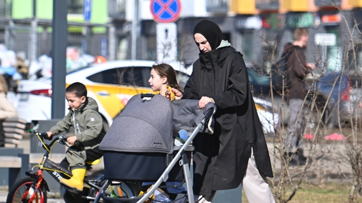 Как малоимущие мигранты строят бизнес на госпомощи в России