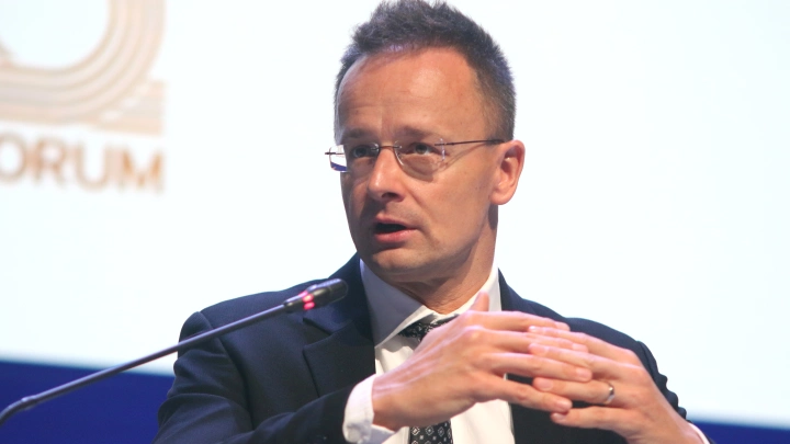 Венгрия услышала угрозу праздничного Киева: Сийярто осадил Зеленского