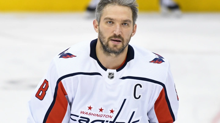 Тебя никогда не будут считать величайшим. Украина пышет ядом на Овечкина. А русские смеются ещё громче