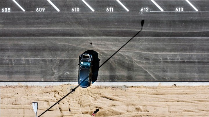 Купите Tesla и не мучайтесь: Сенатор США не понимает истерии по поводу цен на бензин