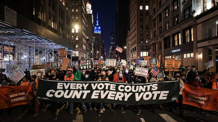 Пляски в честь сонного Джо и первые предатели: Итоги выборов президента США - прямая трансляция