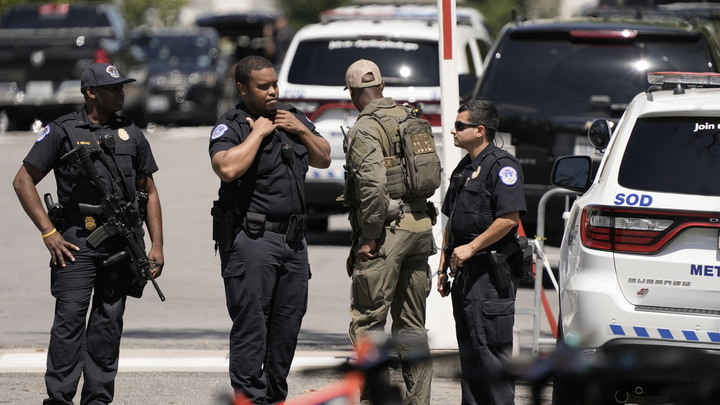 Полиция не добилась ни слова: Неизвестный у библиотеки Конгресса написал о бомбе в грузовике