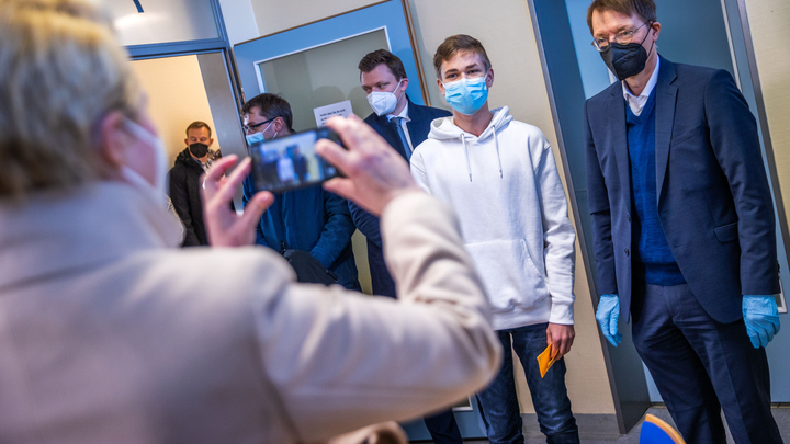 Коронавирус в Новосибирске к 18 января: 16 смертей, тестирование школьников