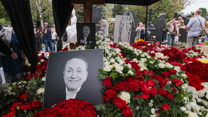 Родные Александра Маслякова подали заявление полицию после разгрома его могилы