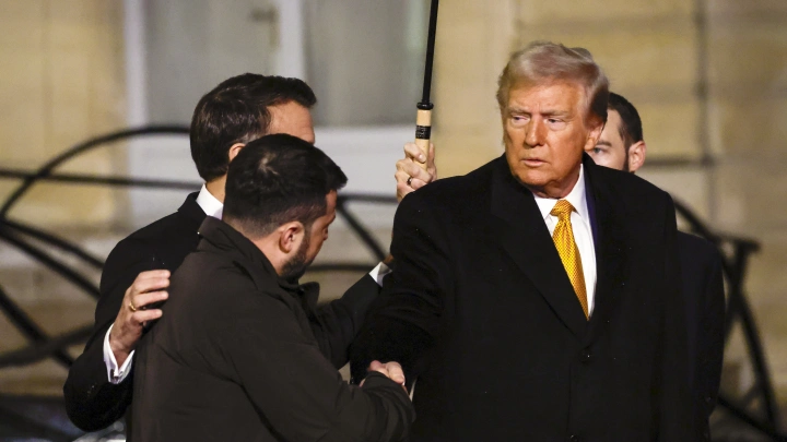 Independent: Зеленский требует от Трампа подключить Украину к переговорам с Россией