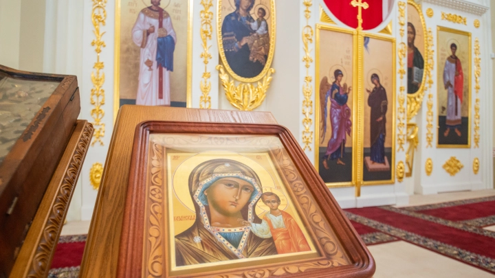 Священник рассказал, как Церковь относится к мироточащим иконам