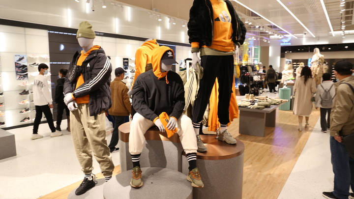 Adidas и Reebok на низком старте и собираются возобновить работу в России