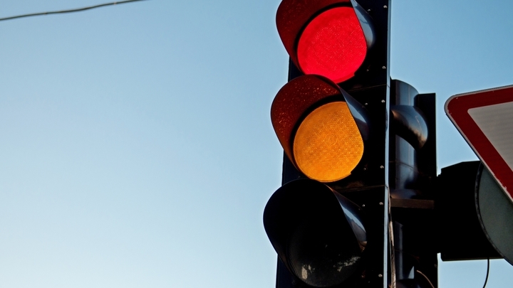 В Краснодаре временно отключат светофоры на двух перекрестках