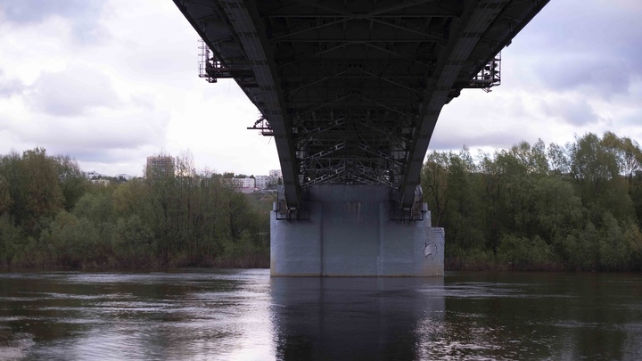 В Нижнем Новгороде с моста в реку упал мужчина