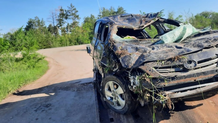 Под Самарой после кувырка автомобиля госпитализированы три человека