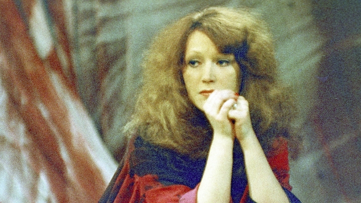 Пугачёва смертельно больна? Недуг певицы выдали опухшие руки