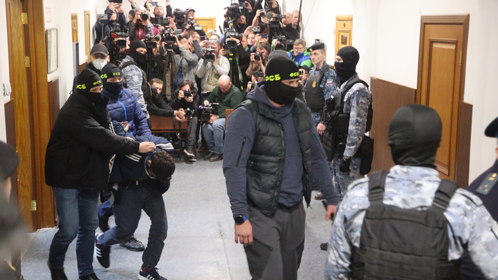 “Обещают отрезать уши”: адвокатам террористов из “Крокуса” угрожают расправой