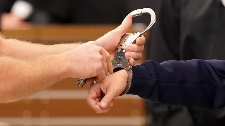 В Акмолинской области стало известно, для чего рецидивисты из ОПГ вымогали деньги у бизнесменов