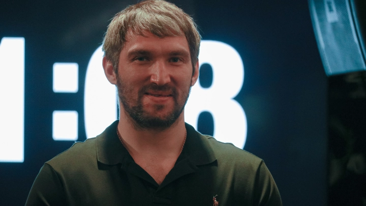 Уникальный лот за 750 тыс. рублей: на продажу выставлена клюшка с автографом Овечкина