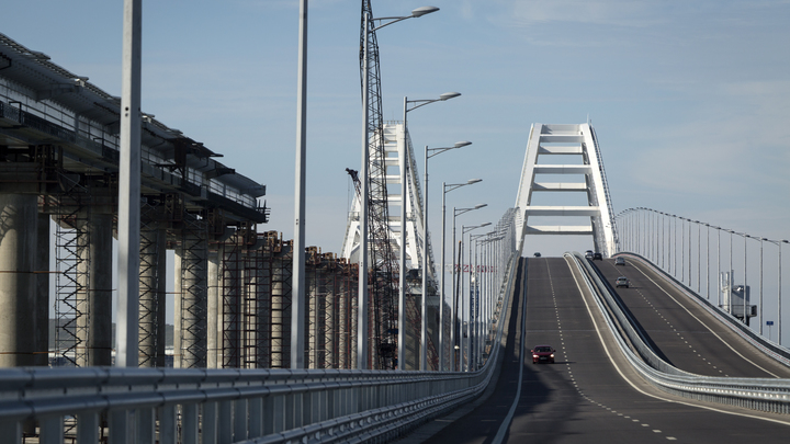 На Крымском мосту возобновлено автомобильное движение