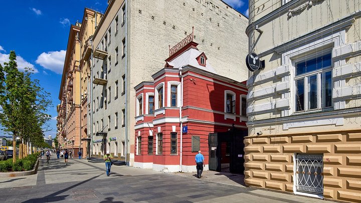 Власти Москвы до конца года отремонтируют дом-комод Чехова