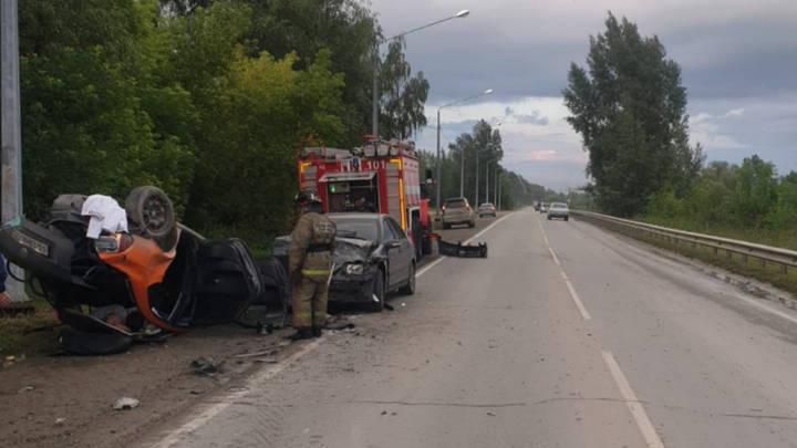 Водитель и два пассажира каршерингового автомобиля погибли в ДТП под Новосибирском