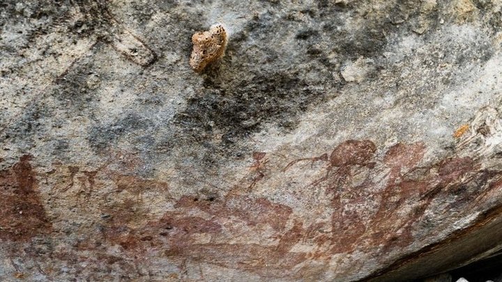 Antiquity: В Танзании найдены загадочные наскальные рисунки жутких фигур с огромными головами