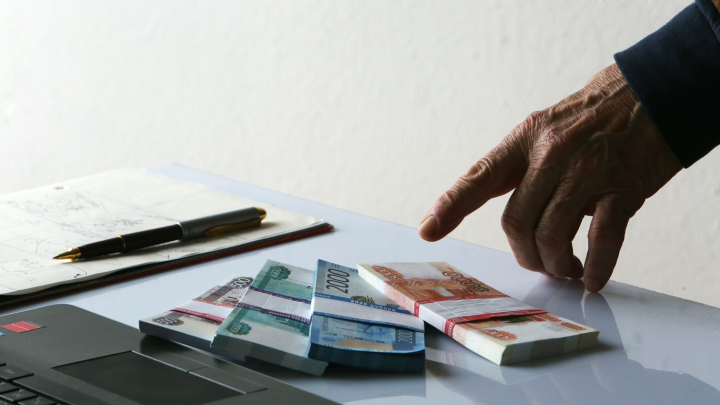 Известия: банки стали без предупреждения менять сроки и условия кредитов