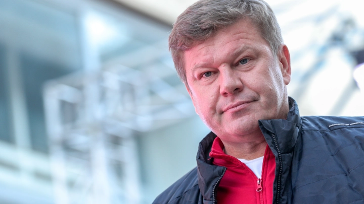Застрял в Челябинске!: Губерниев рассказал, как ждал самолет