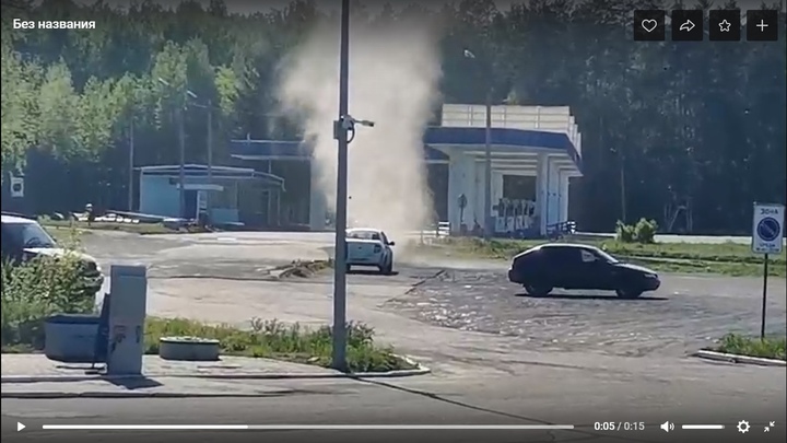 Торнадо на АЗС: в Челябинской области на видео засняли необычное явление