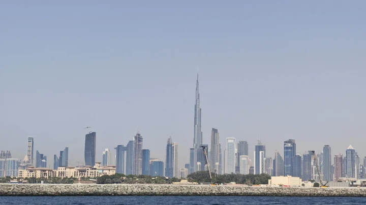 ПВО сбила иранский дрон у самого высокого небоскреба мира