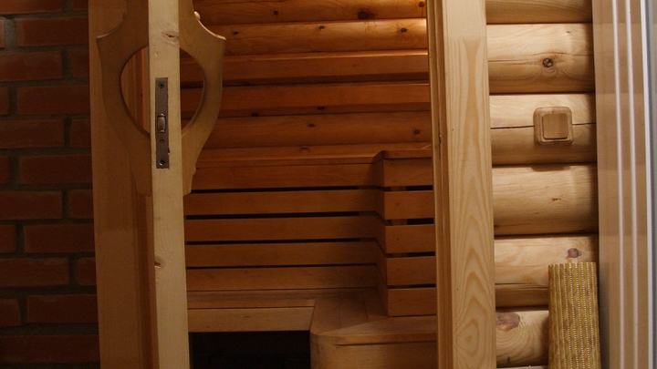 С легким паром: пожарные потушили баню в посёлке Первомайский