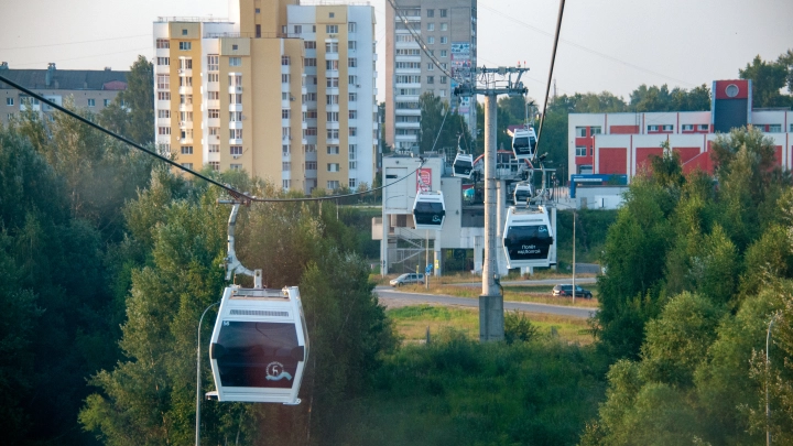Десять человек пострадали при обрыве канатной дороги в Нальчике. Кадры с места ЧП