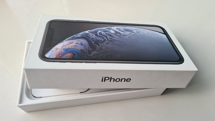 В Новосибирске девочка выиграла в автомате коробку от iPhone