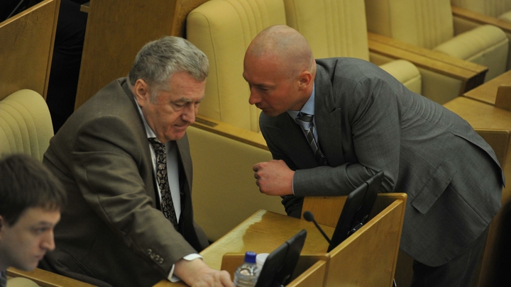 Последняя просьба к Жириновскому сына. На похоронах заметили послание