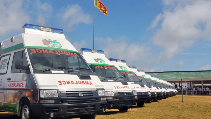 Часть салона полностью смята: Русские туристы попали в смертельное ДТП на Шри-Ланке