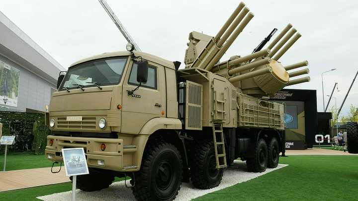Сербия не уберегла комплекс Панцирь-С1: Боевая машина попала в ДТП - фото