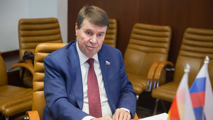 Киеву подсказали способ вернуть Крым: Сенатор предложил Украине войти в состав России Киеву подсказали способ вернуть Крым: Сенатор предложил Украине войти в состав России