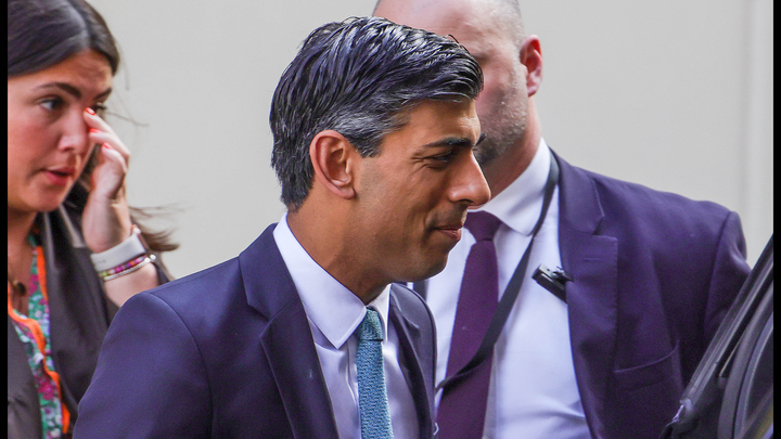 Новым премьером Британии может стать индус. Главный английский казначей лидирует в гонке