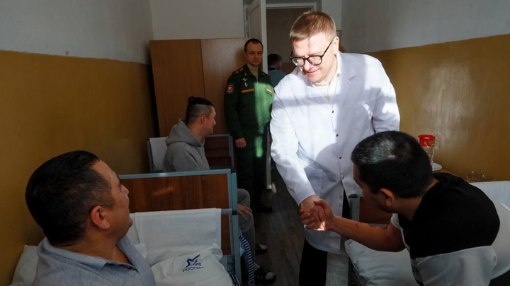 Текслер навестил раненых бойцов: Условия в госпитале явно нуждаются в улучшении