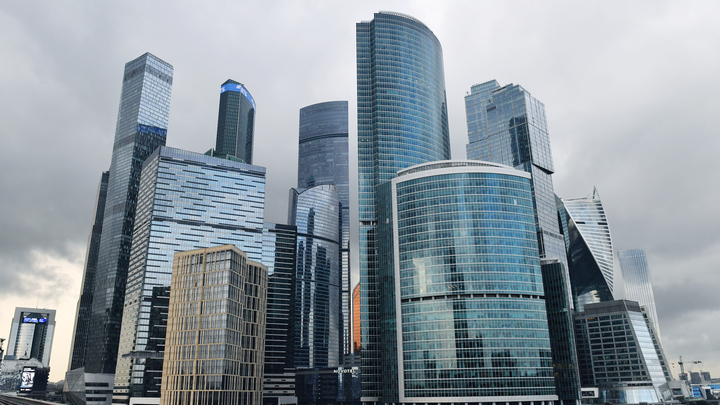 Экстренные службы проверяют территорию «Москва-Сити» после атаки беспилотника