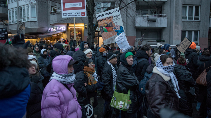 Освобождённые в секторе Газа женщины из России выступили на митинге в Тель-Авиве