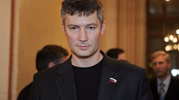 Для кого закрываются двери? Евгений Ройзман призвал выпускников уезжать из России