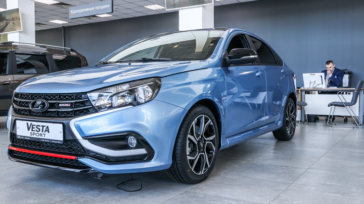 Ведомости: В гараж Госдумы поступили первые 33 машины Lada Vesta