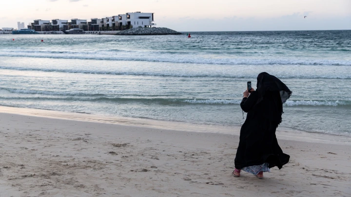 Как шейхи губят русских девочек: Пустыня вокруг Дубая - это огромное кладбище. Нашлась свидетельница