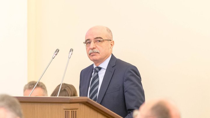 Директор Петербургского фонда ОМС Александр Кужель ушел по собственному после 9 лет руководства